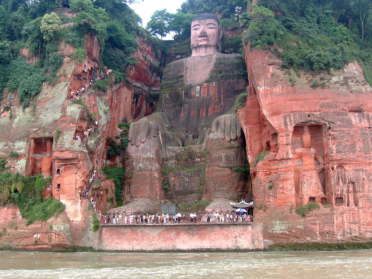 Leshan Giant Buddha – พระพุทธรูปเล่อชาน